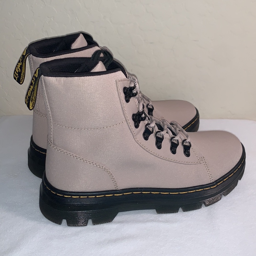 DR MARTENS BRAND NEW SIZE 9 COMBS W LACE UP BOOTS - Picture 3 of 11